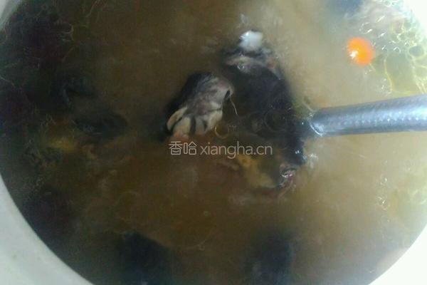花胶乌鸡汤的做法图解4
