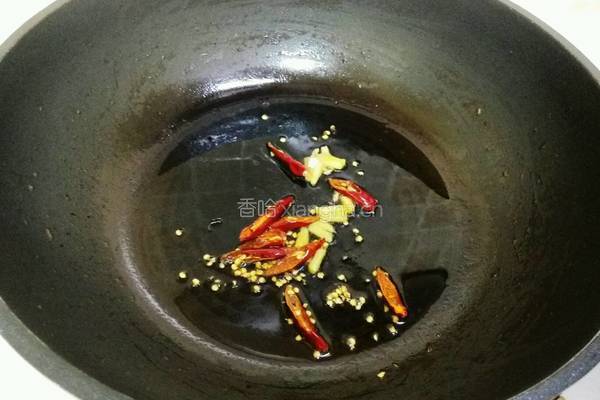 香肠火腿炒豇豆的做法图解3