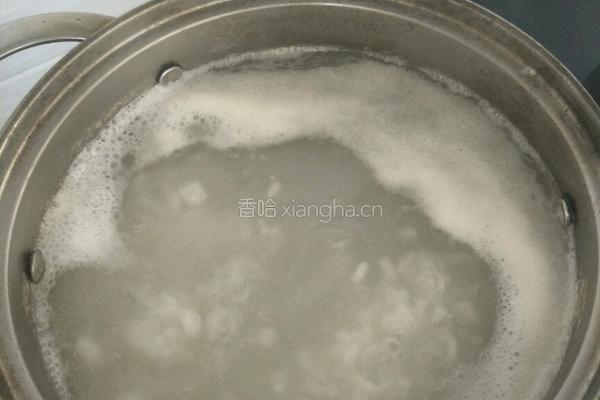 牛奶稀饭的做法图解1