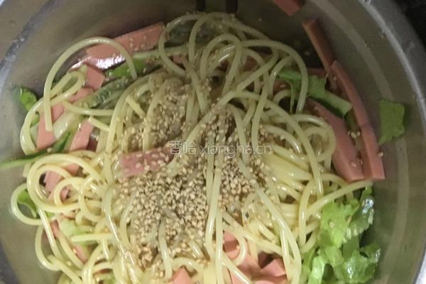 肉沫火腿青瓜拌意式面的做法图解4