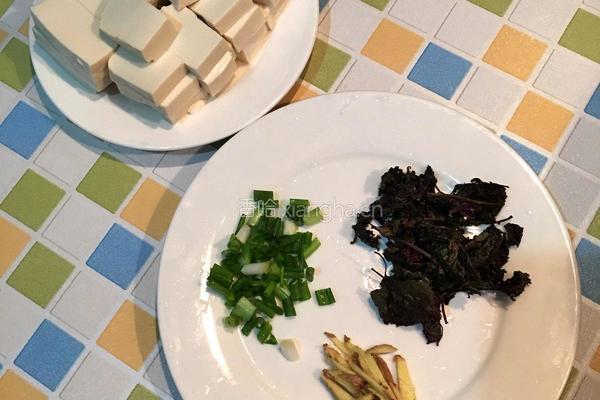 泥鳅炖豆腐的做法图解2
