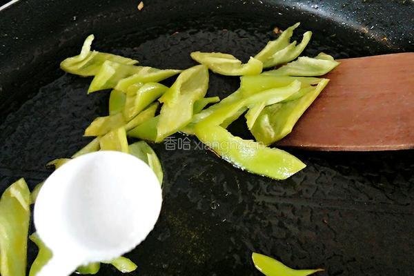 尖椒炒火腿的做法图解4
