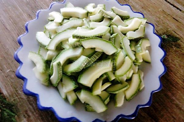 清炒西葫芦的做法图解3