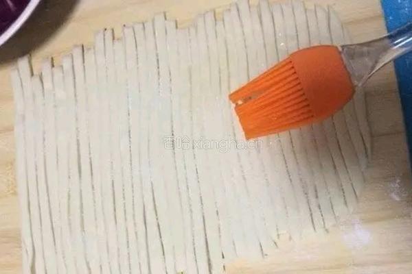 芝麻葱油小花卷的做法图解3