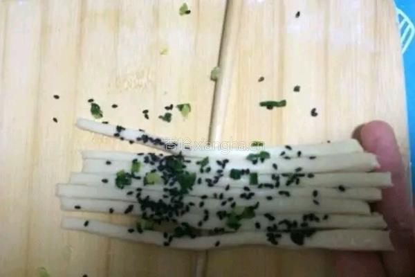 芝麻葱油小花卷的做法图解5
