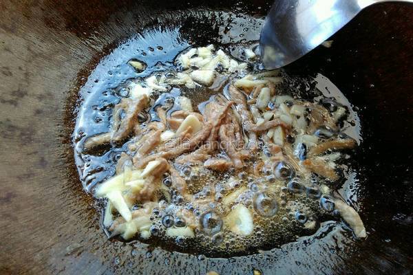 耗油牛肉海鲜菇的做法图解6