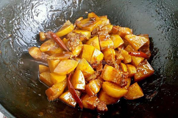 红烧肉炖土豆的做法图解10