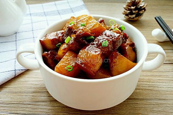 红烧肉炖土豆的做法图解11