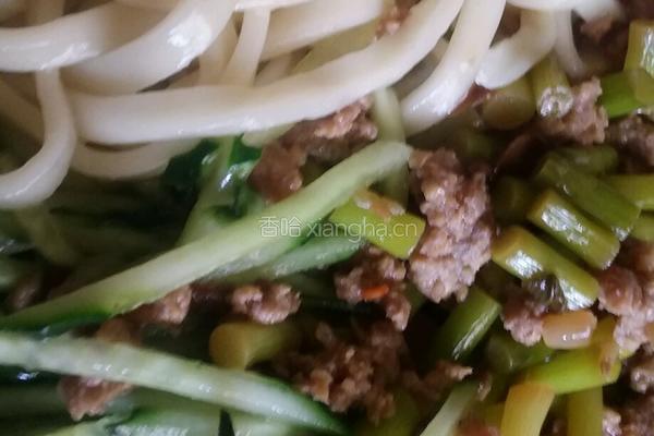 蒜苔肉末炸酱面的做法图解4
