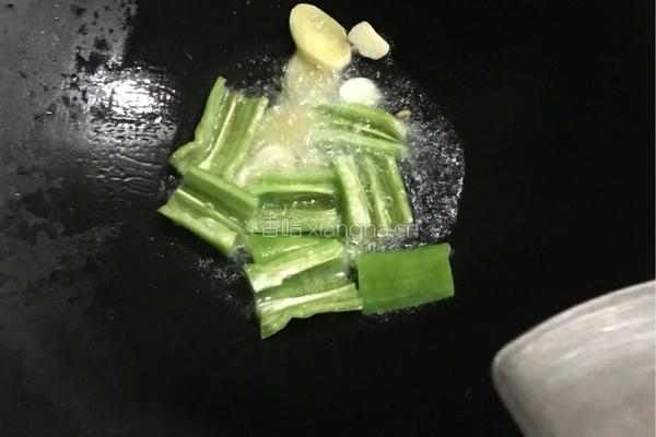 鲜菇爆炒鸡肉的做法图解3