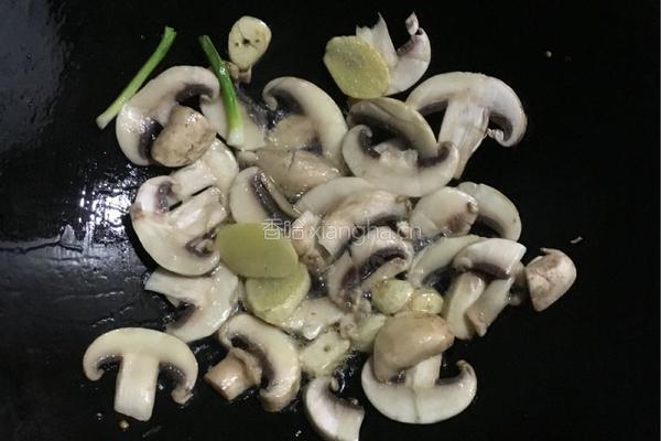 鲜菇爆炒鸡肉的做法图解4