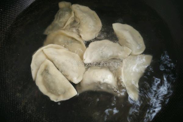 煮冻水饺（山芹菜猪肉馅）的做法图解5