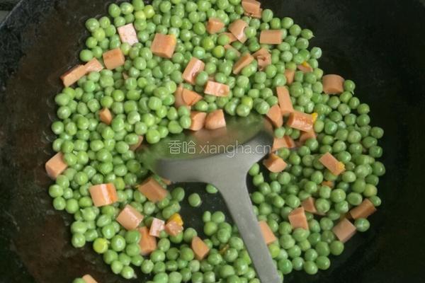 豌豆炒火腿的做法图解5