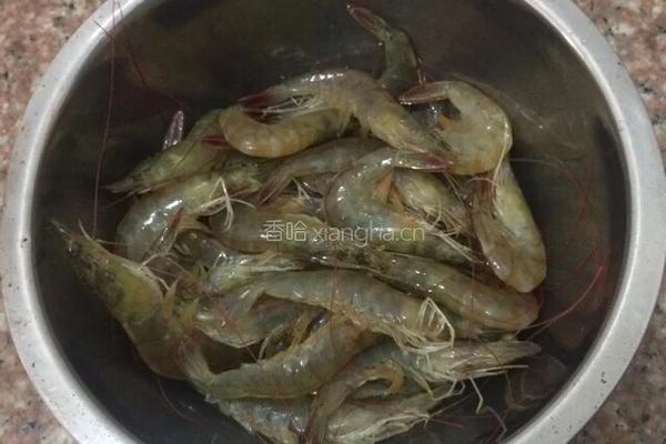 蒜蓉蒸虾的做法图解1