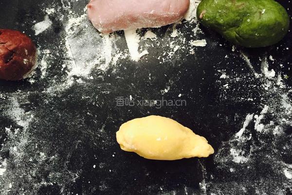 双鱼戏花的做法图解2