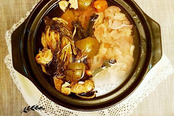 罗汉果玉竹菜干瘦肉汤的做法图解6