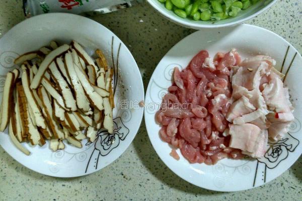 榨菜干子毛豆炒肉丝的做法图解2
