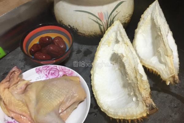 榴莲壳煲鸡汤的做法图解1
