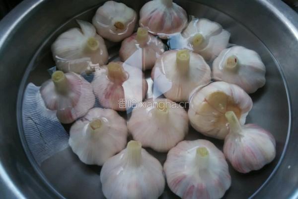 腌糖蒜的做法图解1