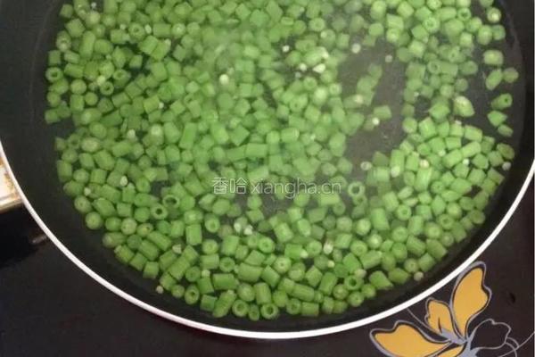 长豆角炒鸡蛋的做法图解2