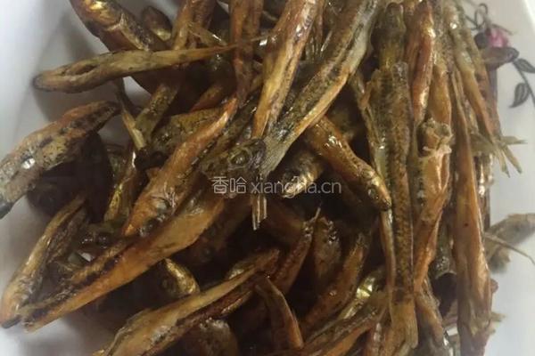 香辣小鱼的做法图解1