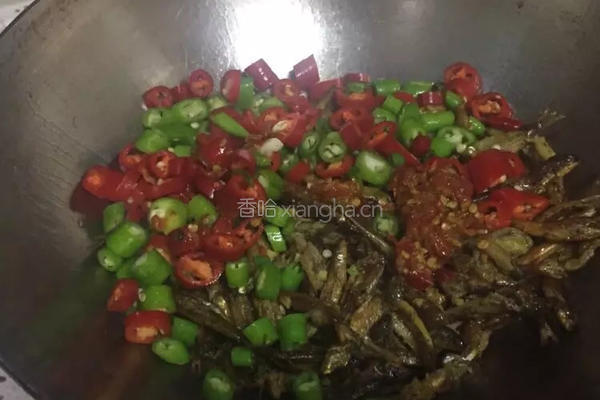 香辣小鱼的做法图解5