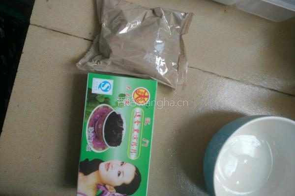 黑凉粉的做法图解1
