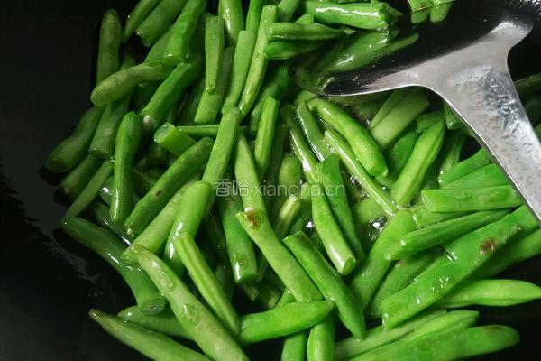 干煸四季豆的做法图解5