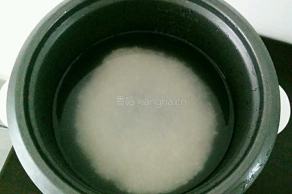 生菜大米鸡蛋粥的做法图解2