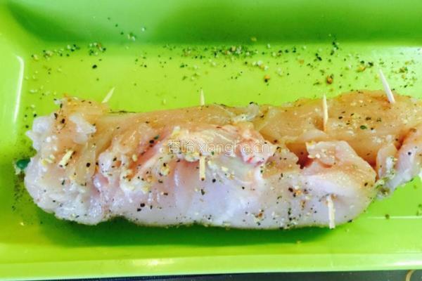 电饭煲版鸡肉卷的做法图解7
