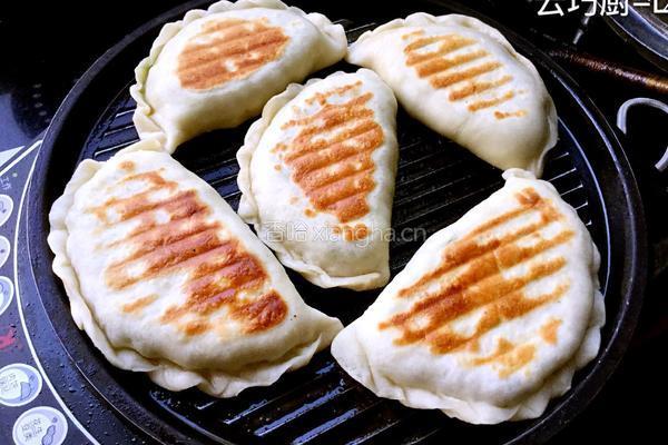 扇贝三鲜韭菜盒子的做法图解18