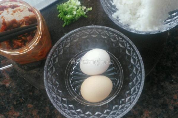 蛋炒饭 的做法图解1