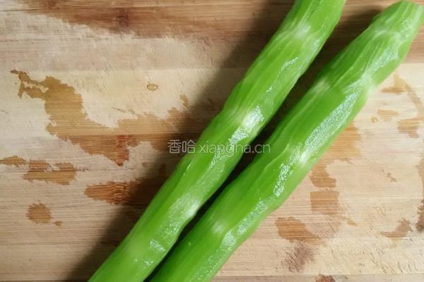 清炒莴笋片的做法图解1