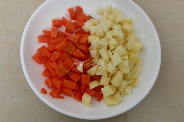 腊肠土豆焖饭的做法图解1