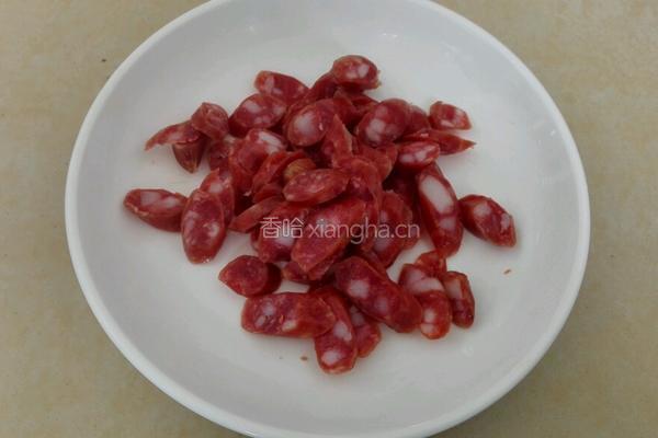 腊肠土豆焖饭的做法图解2