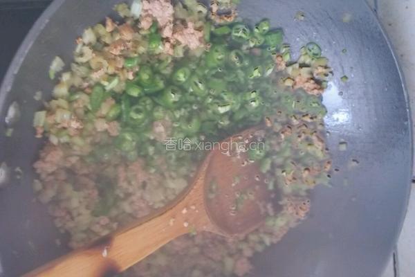 肉末炒香芹的做法图解5