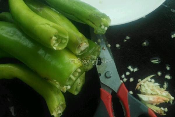 酿辣椒的做法图解1