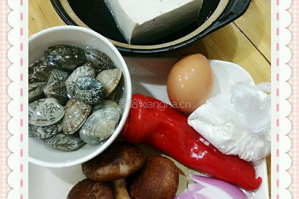 花蛤锅塌豆腐的做法图解1