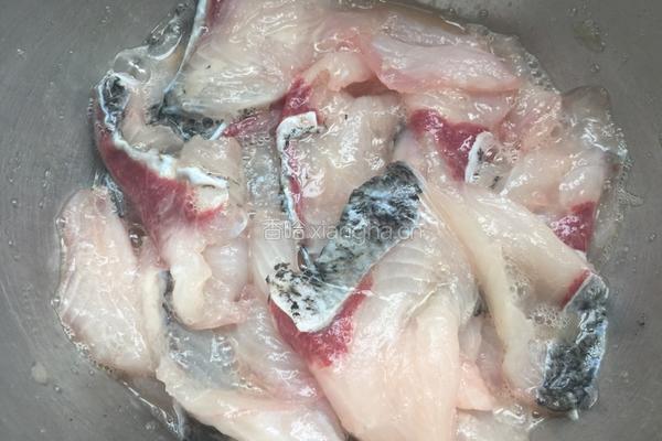 家庭版简易酸菜鱼的做法图解2