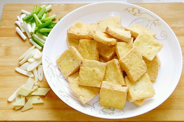 家常油炸豆腐的做法图解1