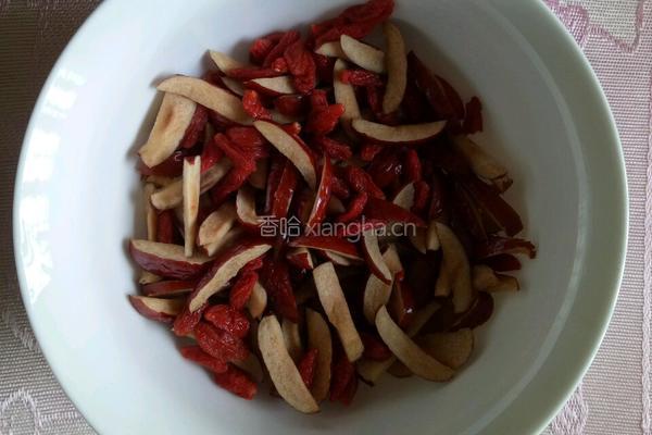 红枣枸杞酸奶冻的做法图解1