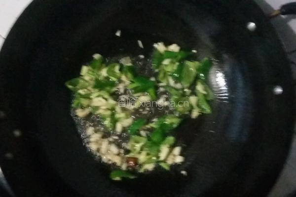 炒毛豆米的做法图解2