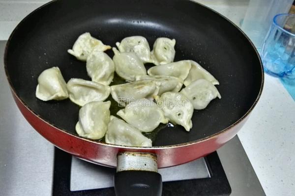 煎饺的做法图解6