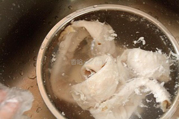 青椒炒肥肠的做法图解3