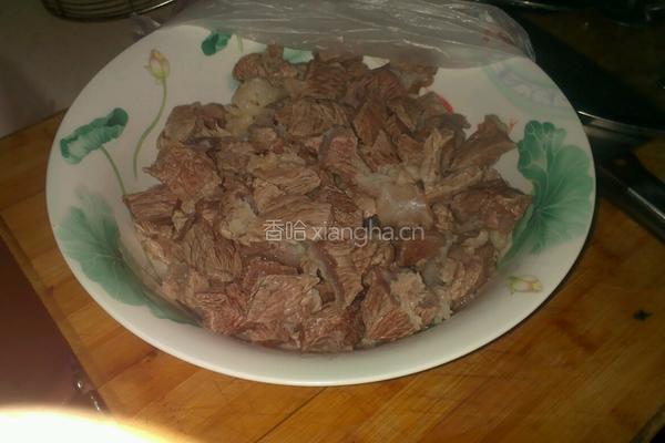牛肉炖萝卜的做法图解2