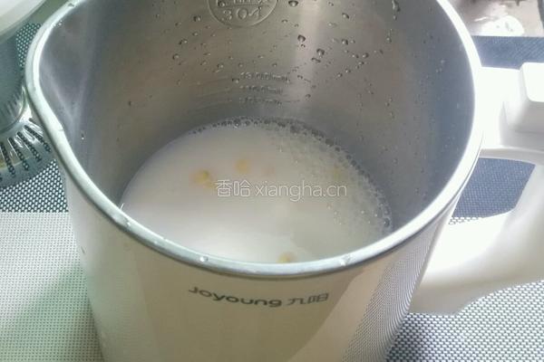 奶香玉米汁的做法图解2