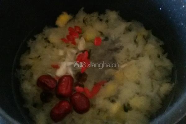 银耳水果羹的做法图解2