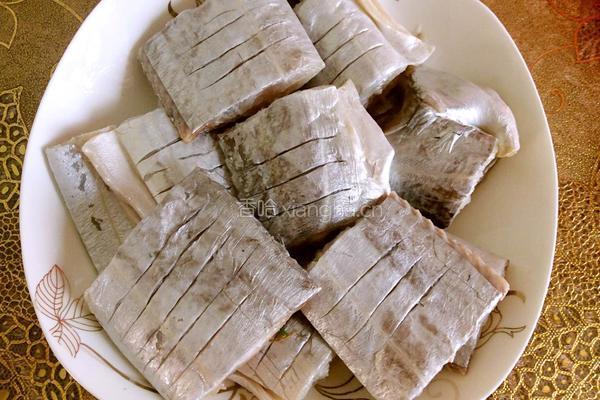蒜香烧带鱼的做法图解1