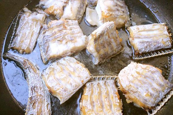蒜香烧带鱼的做法图解5