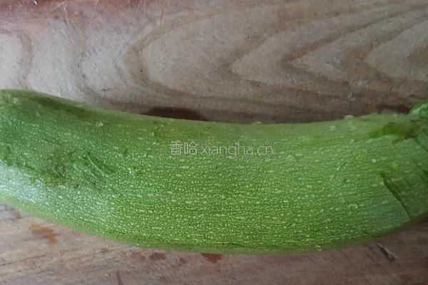 香煎孜然西葫芦的做法图解1